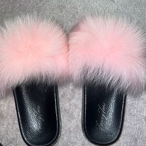 Faux fur slides SIZE 7 - baby pink